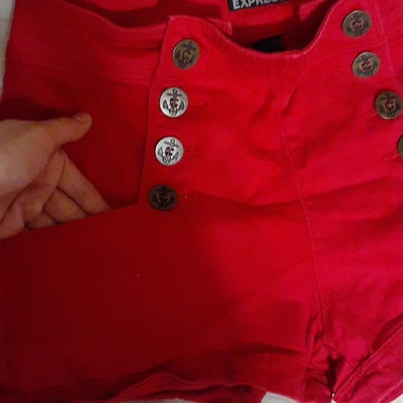 Adorable red Express shorts 💋 - Picture 3 of 6